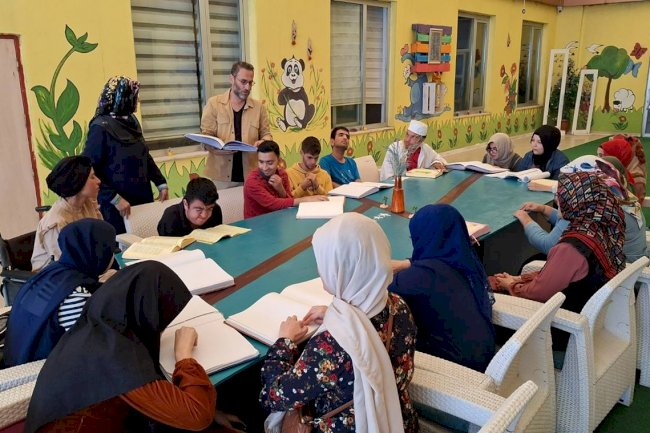 Sinema ve Tiyatro Sanatçısı Türkoğlu, Engelliler Yaşam Merkezine hayran kaldı