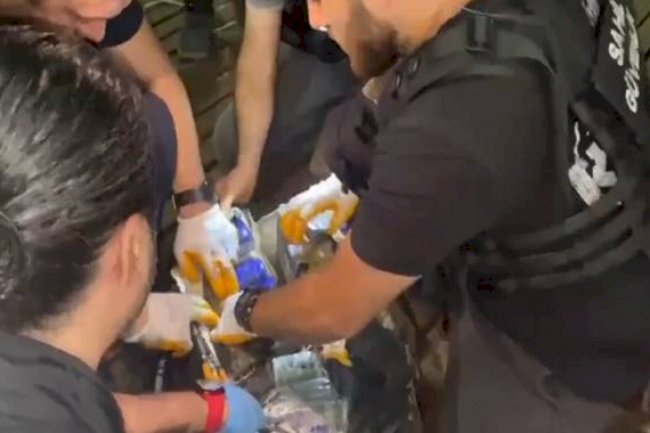 Yük gemisinde operasyon! Paketler halinde ele geçirildi