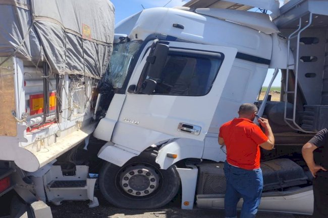 Şanlıurfa'da İki Tır Çarpıştı!