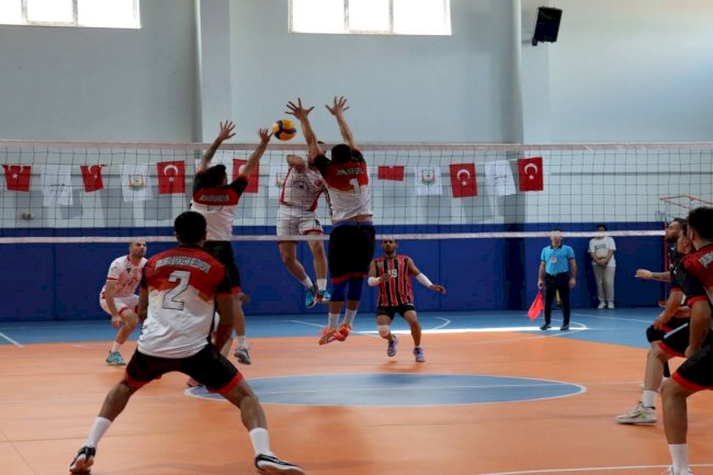 Büyükşehir Belediyespor, İki Galibiyetle Zirveye Yerleşti   