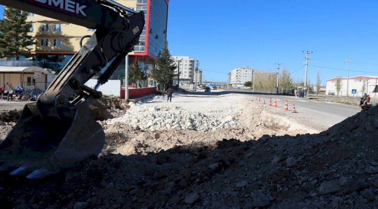 Konuklu Mahallesinde yol genişletme çalışması