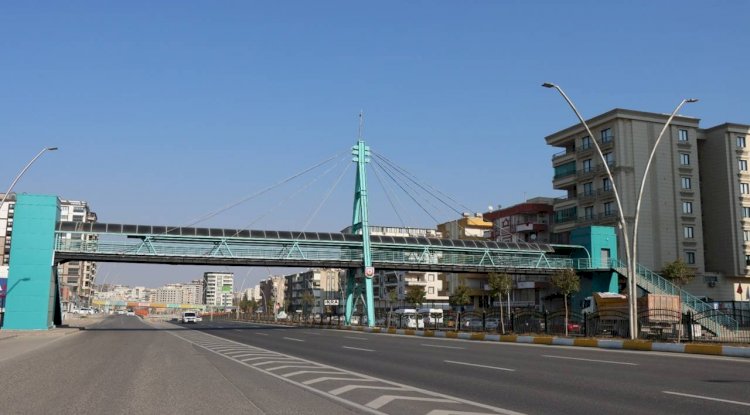 Modern üstgeçitler ulaşımı daha güvenli hale getirildi