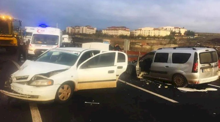 Urfa'da iki otomobil çarpıştı! Çok sayıda yaralı var