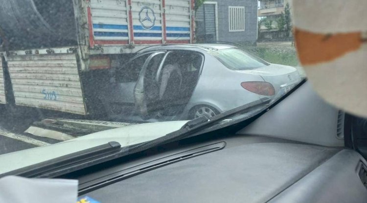 Hilvan'da feci kaza! Otomobil tırın altına girdi