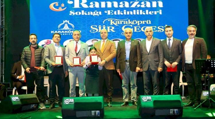 Şiir Gecesi Etkinliğine Vatandaşlar Yoğun İlgi Gösterdi 