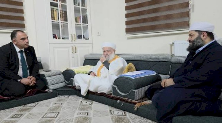 AK Parti MKYK Üyesi Mehmet Ali Kurt’tan Şeyh İzzettin El Urfavi’ye Ziyaret
