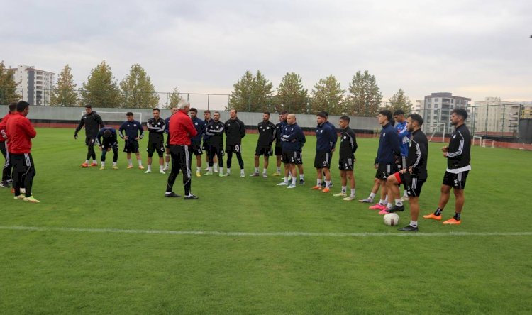 Karaköprü Belediyespor liderliği bırakmıyor!