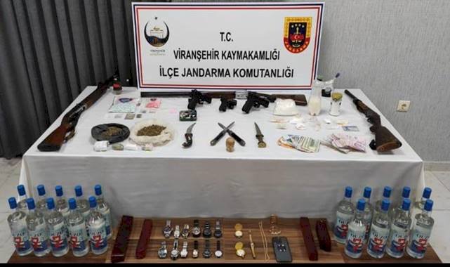 Viranşehir'de eğlence mekânına operasyon! 8 gözaltı