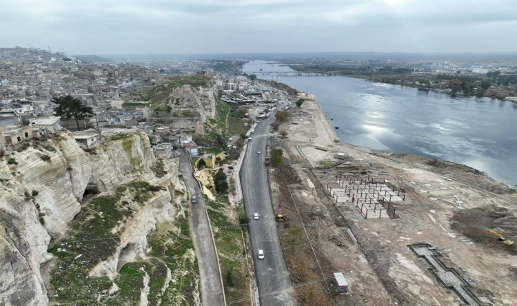 Büyükşehir'den Güneydoğu'nun incisi Birecik'te asfalt çalışması