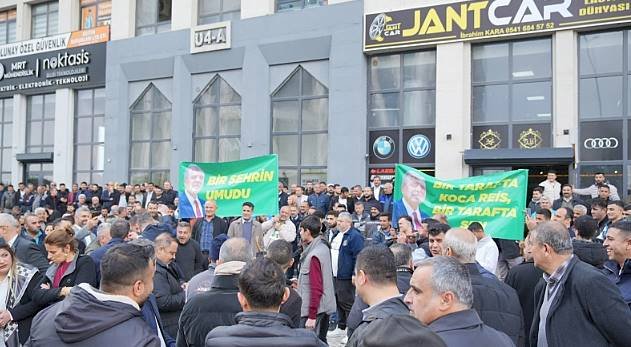 Zam müjdesini halay çekerek kutladılar