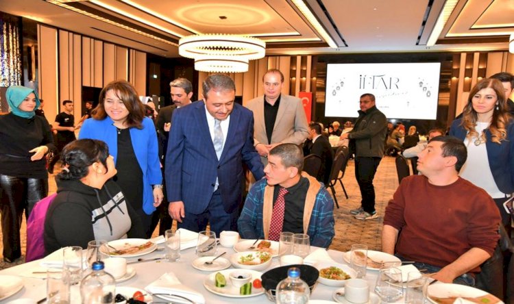 Vali Şıldak, özel bireylerle iftarda buluştu