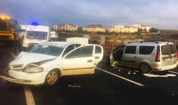 Urfa'da iki otomobil çarpıştı! Çok sayıda yaralı var