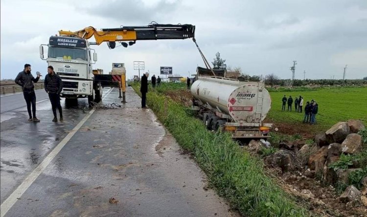 Urfa'da kontrolden çıkan TIR kaza yaptı! 1 yaralı