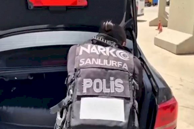 Şanlıurfa'da Bir Araçta Kilolarca Uyuşturucu Ele Geçirildi