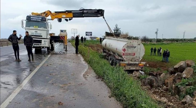 Urfa'da kontrolden çıkan TIR kaza yaptı! 1 yaralı