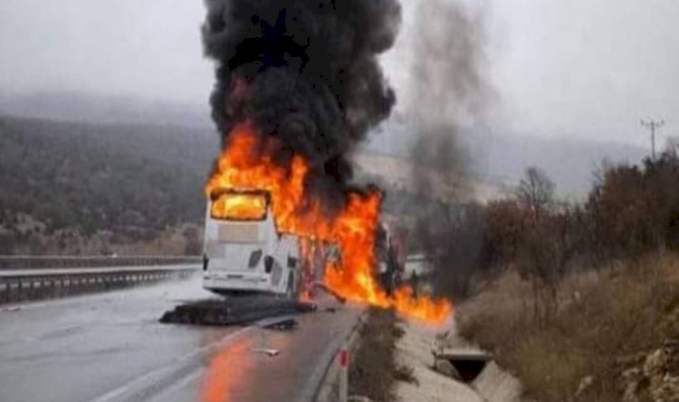 Yolcu otobüsü devrildi! Ölü ve yaralılar var