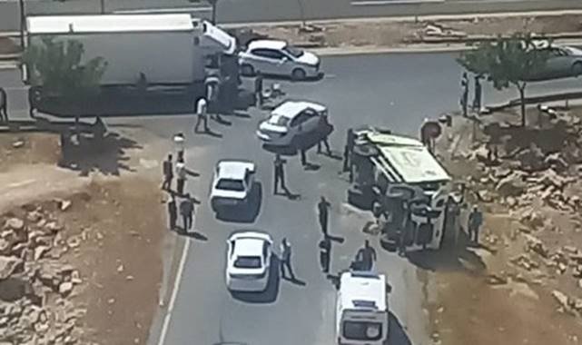 Urfa'da Çöp Kamyonu Devrildi